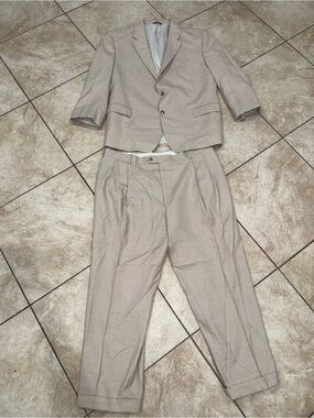 Jos A Bank Men's Cream Two-Piece Suit Jacket & Trousers Wool